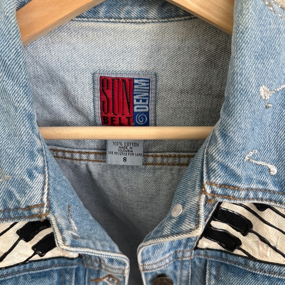 Vintage upcycled hand painted piano Bourbon St denim vest size S - Picture 3 of 5